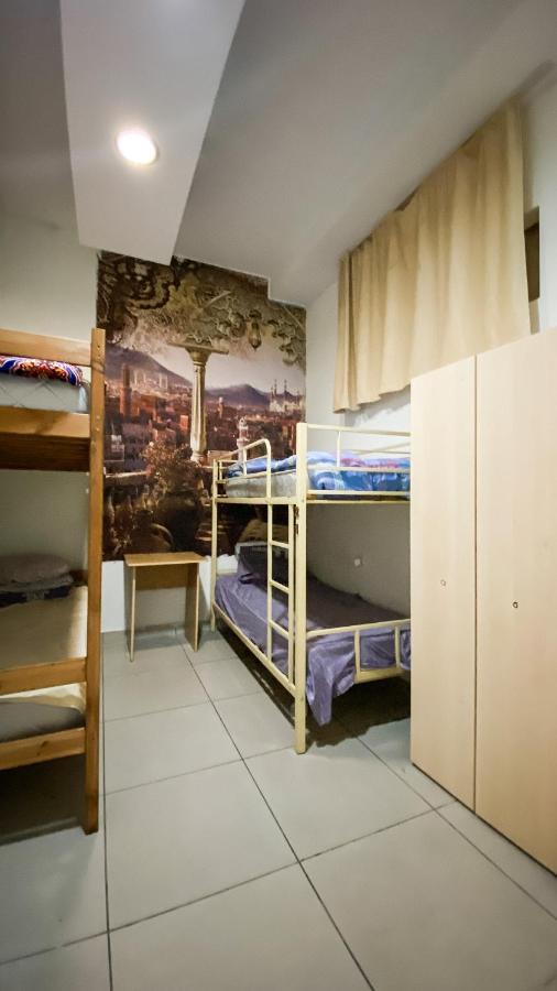 Fox Hostel Almatý Habitación foto
